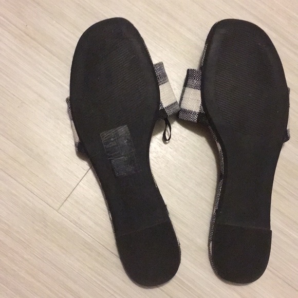 H&M Black and white Slides 7.5 - Picture 2 of 3